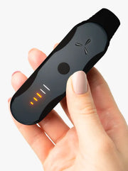 AirVape XS GO Vaporizer in der Hand kompakt tragbar Anwendung